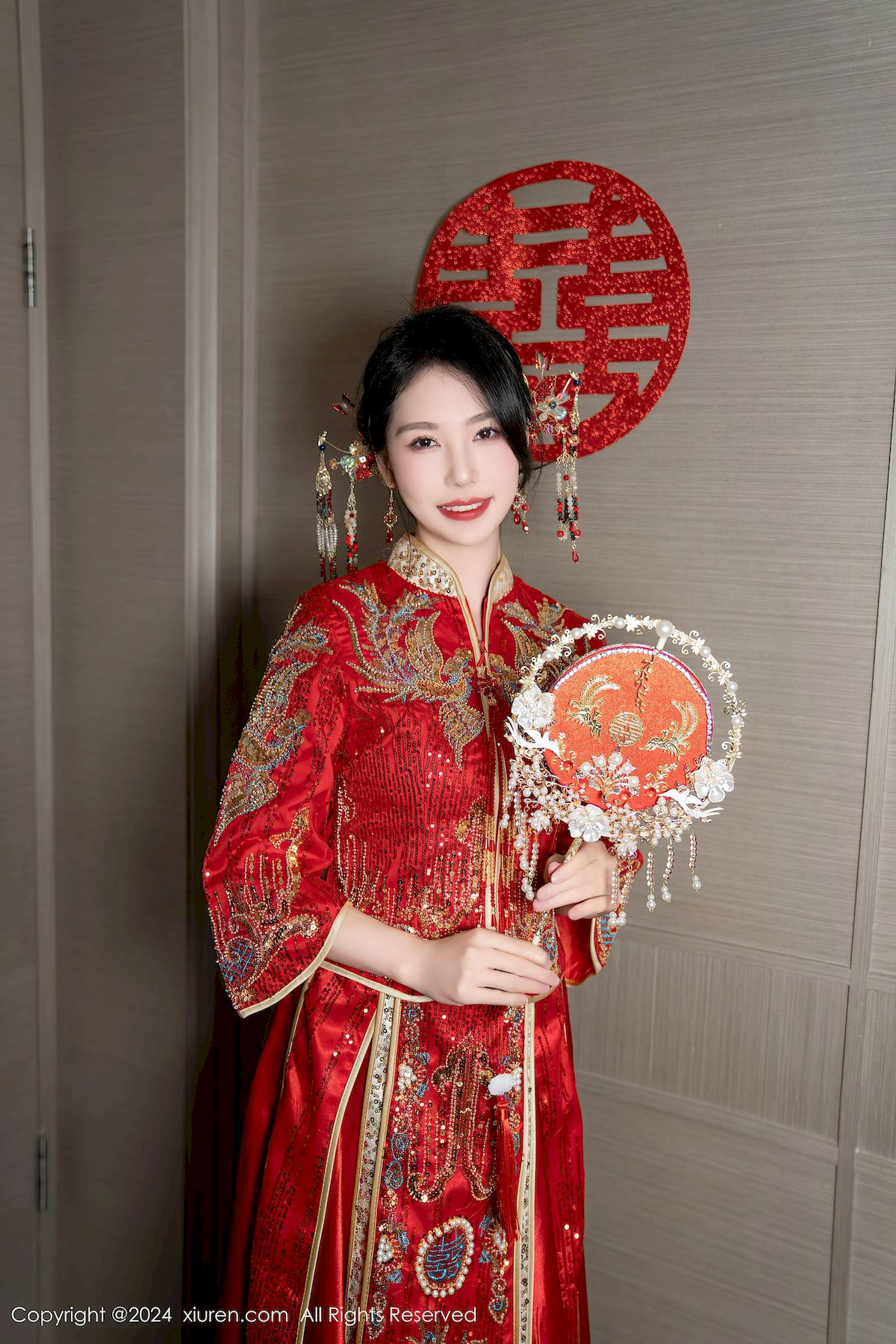 美女模特抖娘利世红色婚服新婚之夜主题