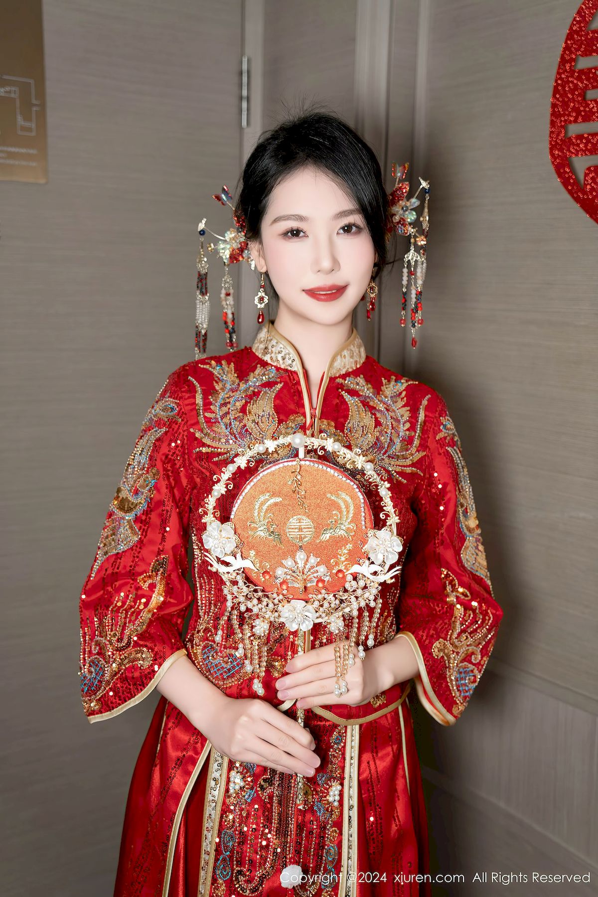 美女模特抖娘利世红色婚服新婚之夜主题