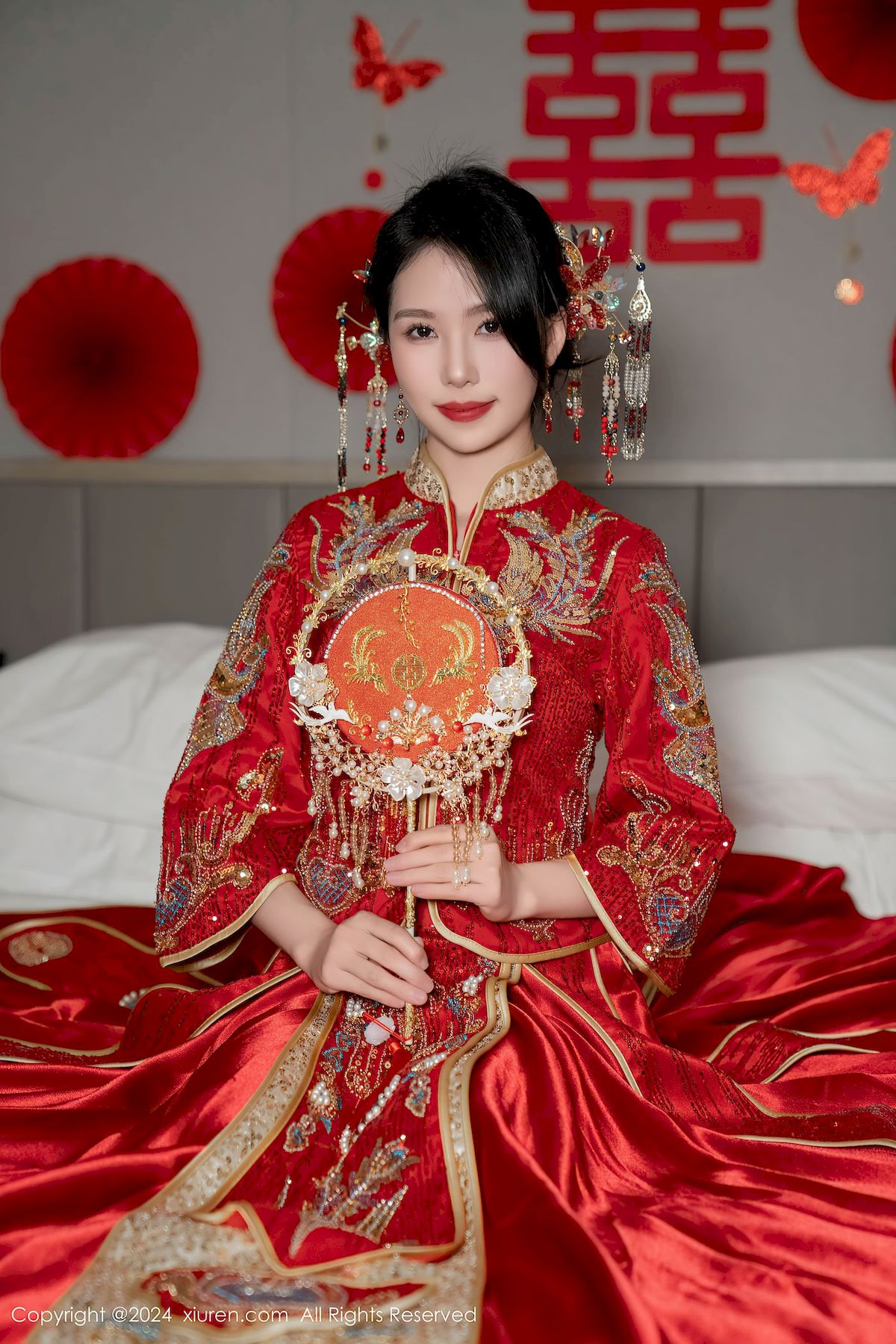 美女模特抖娘利世红色婚服新婚之夜主题